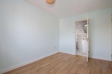 3 bedroom detached house to rent - Photo 4