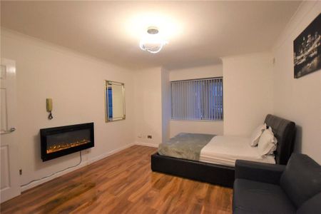 Studio to rent - Photo 2