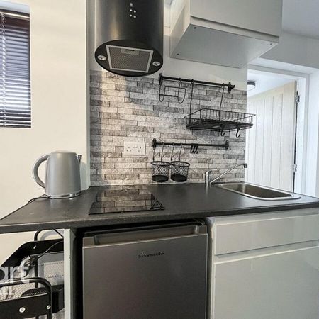 Studio to rent - Photo 3