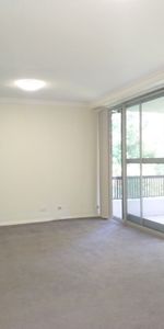 Oversized 2 Bedroom Walk to Station and Shops - Photo 4