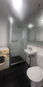 Prime Location Apartment in the Heart of Melbourne - Photo 4