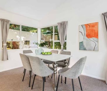 Renovated 3-Bedroom Home with Brand New Carpet in Bayview - Photo 3