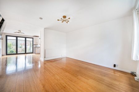 Manor Way, London, SE3 - Photo 2