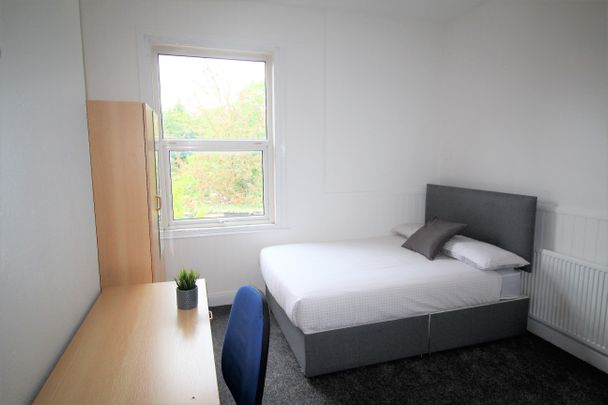 Flat 2, 6 Chestnut Avenue, LS6 1BA, Leeds - Photo 1