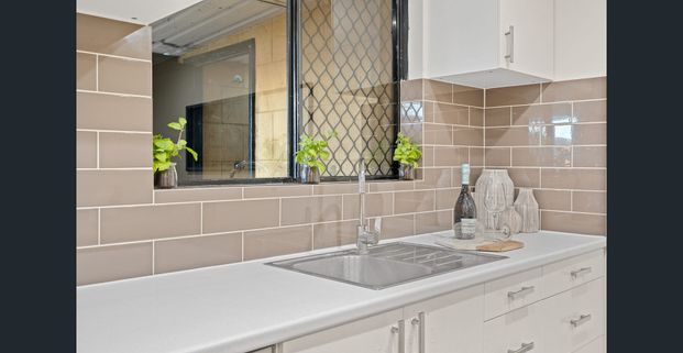 Spacious 5-Bedroom Family Home in the Heart of Craigie - Photo 1