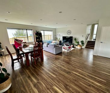 Four Bedroom Blockhouse Bay - Photo 5