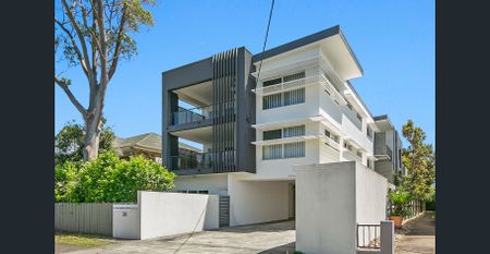 Spacious Two Bedroom Apartment with Oversized Covered Balcony - Photo 5
