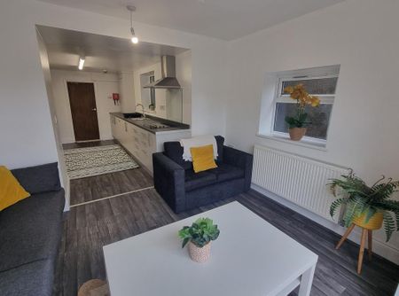 1 bedroom in a house share to rent - Photo 2