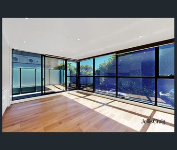 STYLISH APARTMENT TWO BEDROOMS - Photo 1