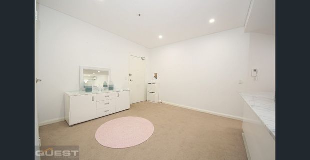 Ideal Location, Close to everything - Photo 1