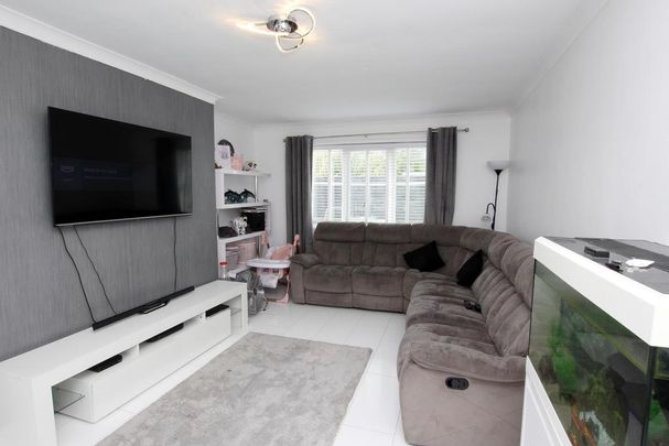 3 bedroom end of terrace house to rent - Photo 1