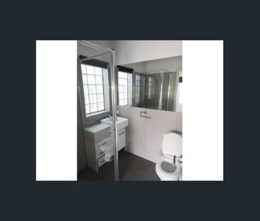 MODERN TWO BEDROOM UNIT IN GEELONG WEST - Photo 4