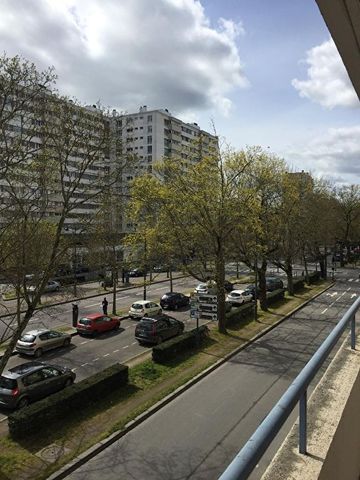 Location Appartement 4 pièces 99m² RENNES 35000 - Photo 3