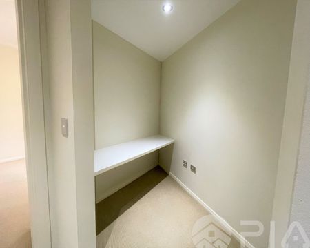 Stylish & Bright One Bedroom plus Study Apartment - Photo 5