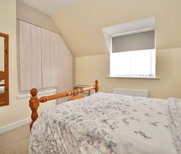 2 bedroom coach house to rent - Photo 2