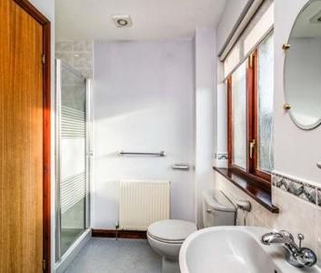 4 bedroom detached house to rent - Photo 2