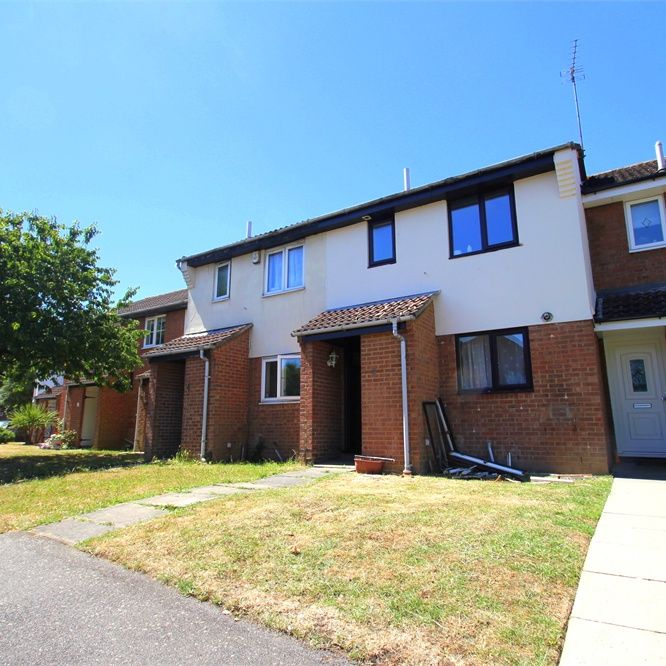 2 bed terraced house to rent in Brambles Farm Drive, Hillingdon, UB10 - Photo 1