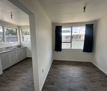 WALTON WAY, FLAXMERE, HASTINGS - Photo 1