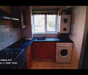 2 Bed Flat, Goodmayes, IG3 - Photo 3