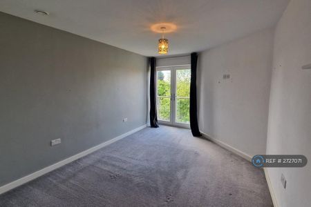 4 bedroom semi-detached house to rent - Photo 2