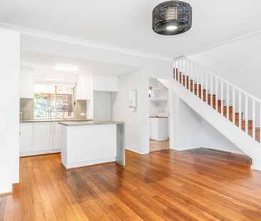 Stylish Townhouse Living in a Prime North Parramatta Location - Photo 5