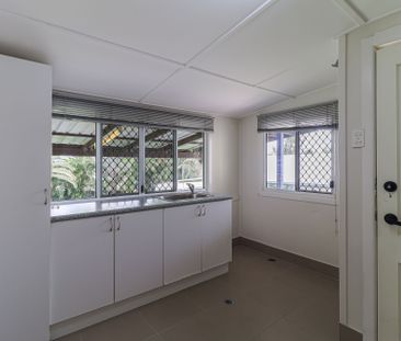 CHARMING COTTAGE IN SOUTH GLADSTONE - Photo 5