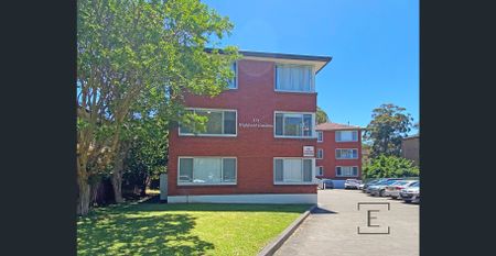 UPDATED 2 BEDROOM APARTMENT - Photo 5