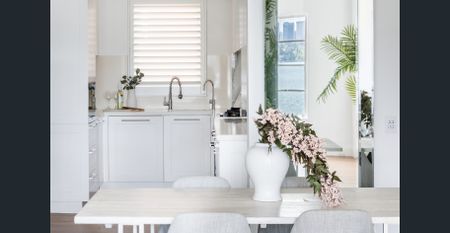 Elegant Harbourside Art Deco Apartment with Phenomenal Views - Photo 4