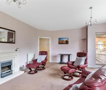 3 bedroom flat to rent - Photo 2