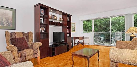 Newly renoed 2 bd/1bath in Kerrisdale for Sept 15 - Photo 2