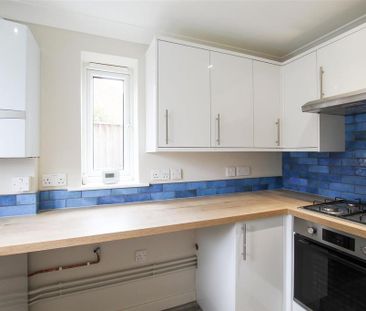 2 bedroom semi-detached house to rent - Photo 4