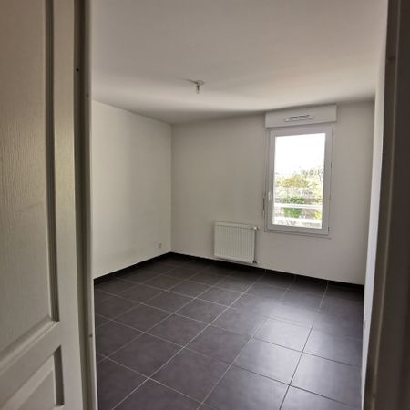 Location Appartement 3 pièces 68m² MARSEILLE 13ème - Photo 3