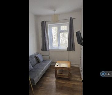 1 bedroom in a flat share to rent - Photo 3