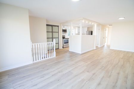 All INCLUSIVE MAIN UNIT IN THOROLD!!! - Photo 3