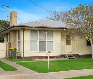 TWO BEDROOM HOME IN QUIET STREET - Photo 4