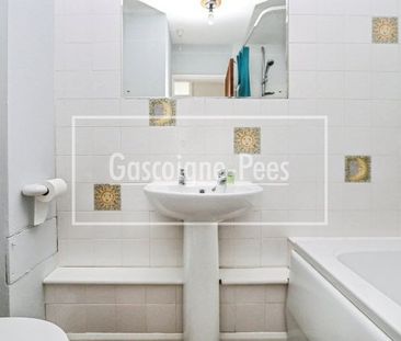 Badshot Lea, Farnham - Photo 5