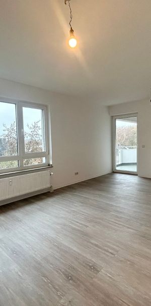 Schöne Etagenwohnung mit Balkon - WBS erforderlich - Photo 1