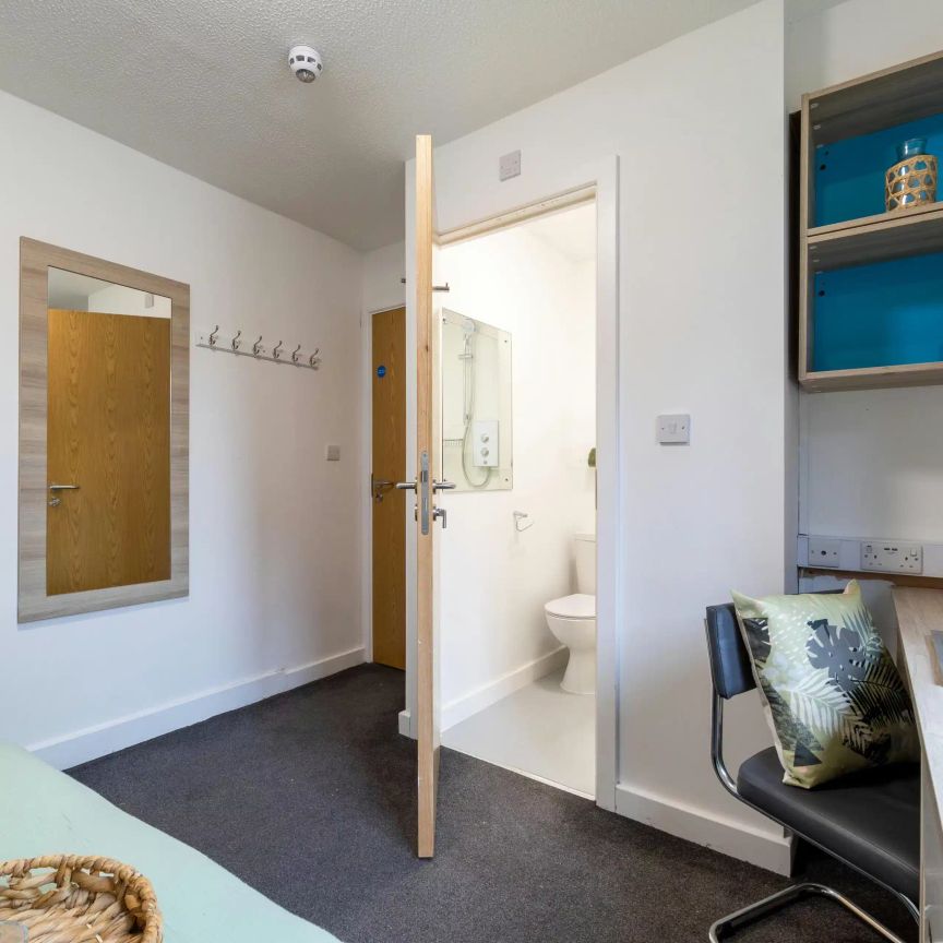 Silver Ensuite Small - Photo 1