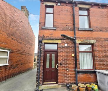 3 bedroom end of terrace house to rent - Photo 2