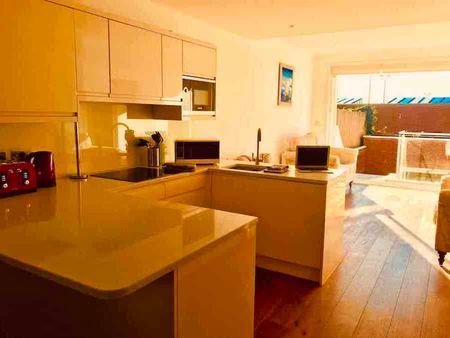 A purpose built 6 bedroom shared home Room 6 - Photo 5