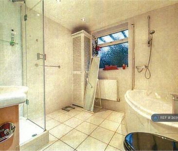 3 bedroom semi-detached house to rent - Photo 4