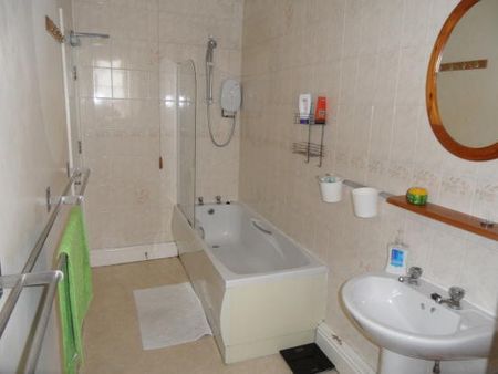 1 bedroom student house share - Worcester - Photo 4