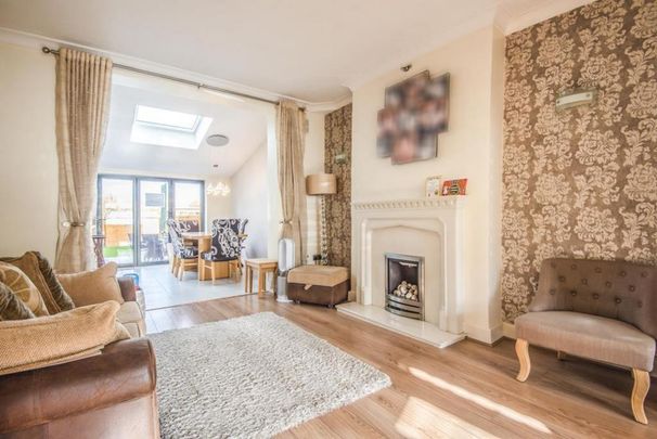 5 bedroom semi-detached house to rent - Photo 1
