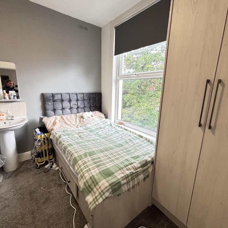 3 bedroom flat to rent - Photo 1