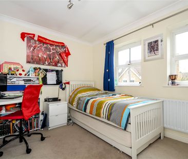 4 bedroom House in Roundshead Drive, Warfield - Photo 5