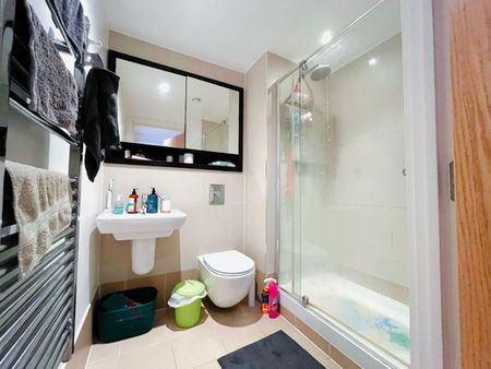 1 bedroom Flat To Let - Photo 5