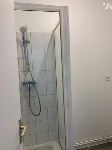 Appartement de type II composé d'un séjour-cuisine, une chambre, salle d'eau, wc. - Photo 5