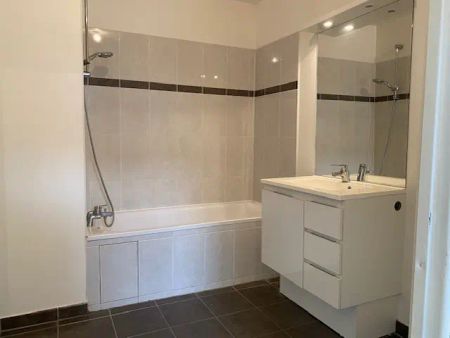 Appartement à louer 2 pièces 47.5m² - Photo 2