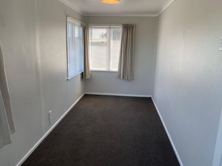 Charming two bedroom home with studio - Photo 4