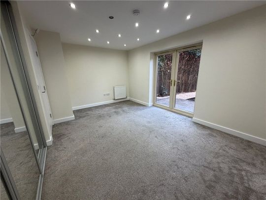 A 3-bedroom terraced property situated on the popular Comelybank Drive development. - Photo 1